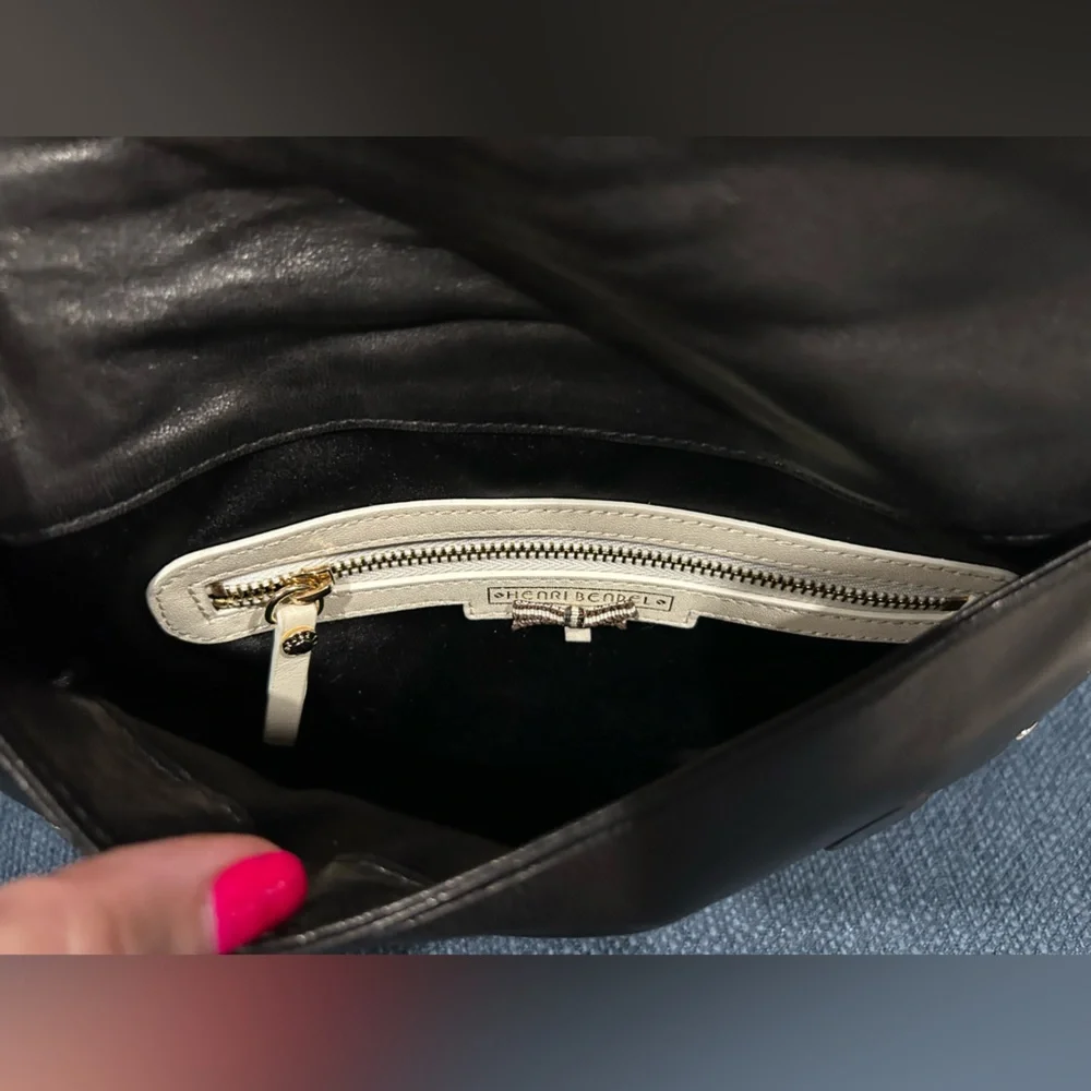 Henri Bendel's black/ silver grommet purse NWOT - Picture 6 of 10